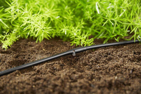 Linia kroplująca do rzędów roślin – zestaw M – 25 m Gardena